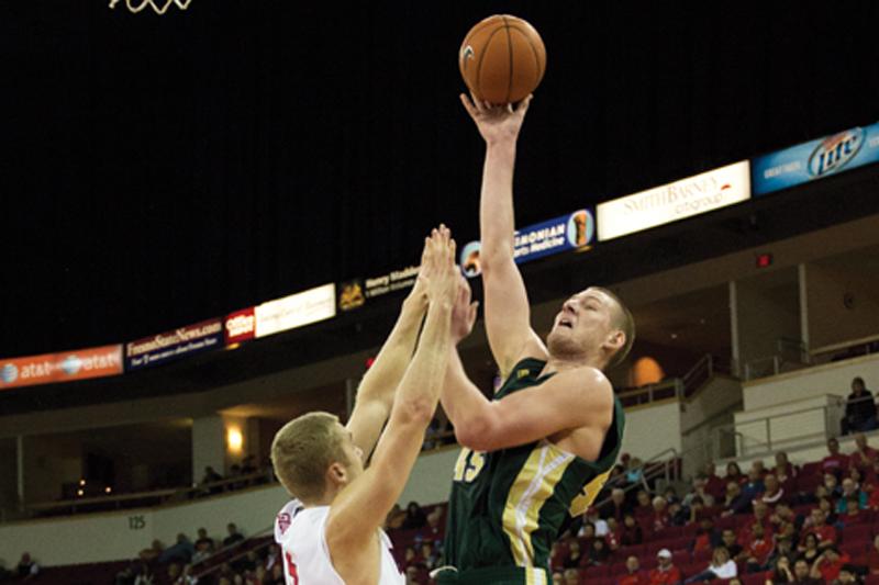 Men's Basketball: ’Dogs take on Rams