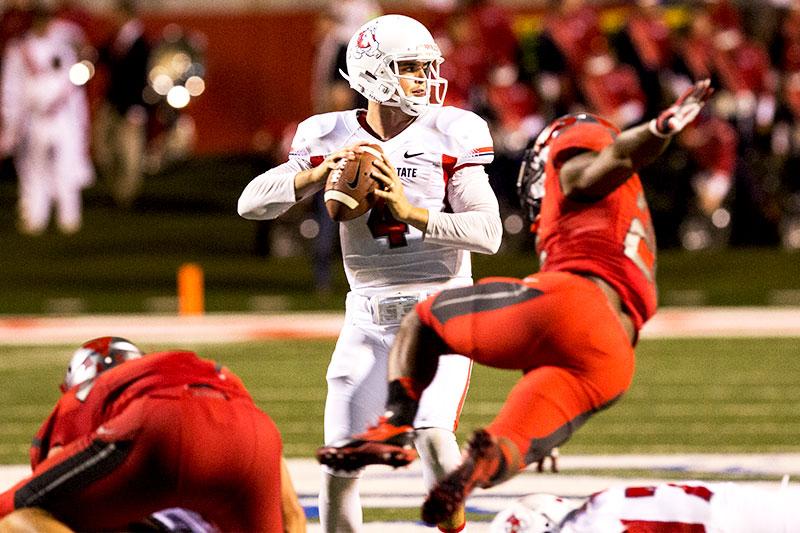 Fresno State quarterback Derek Carr throws for 470 yards and 53 completions in the Bulldogs 52-51 victory over Rutgers. Photo by Roe Borunda/The Collegian