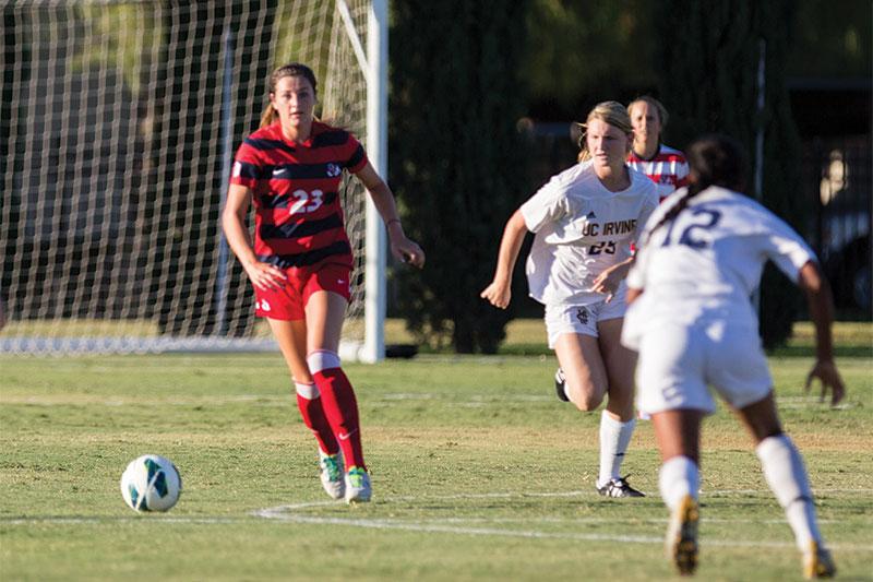 Fresno State senior defender Lauren Lindstrom moves the ball down the field during the Bulldogs’ exhibition match against UC Irvine, a 2-0 loss for the Bulldogs. Fresno State had its largest crowd ever in its home opener against Santa Clara on Saturday. Photo by Roe Borunda/The Collegian