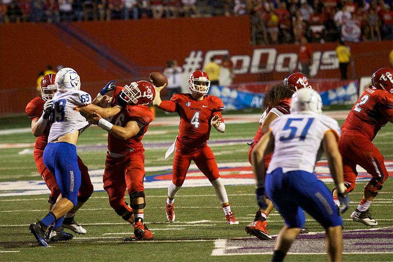 Fresno State quarterback Derek Carr steps back to pass the ball during the Bulldogs 41-40 victory over the Boise State Broncos. Photo by Khlarissa Agee/The Collegian