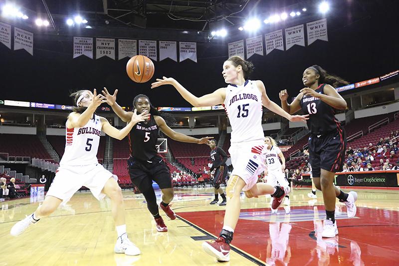 Fresno State center Jacinta Vandenberg (15) passes the ball to her teammate Bree Farley (5) during the Bulldogs home matchup against San Diego State. Farley made a game-winning layup with two seconds remaining during Fresno States visit to New Mexico. (Photo by Katie Eleneke/The Collegian)