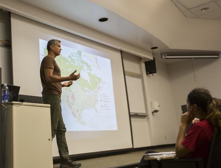 Gray wolf lecture promotes animals protection