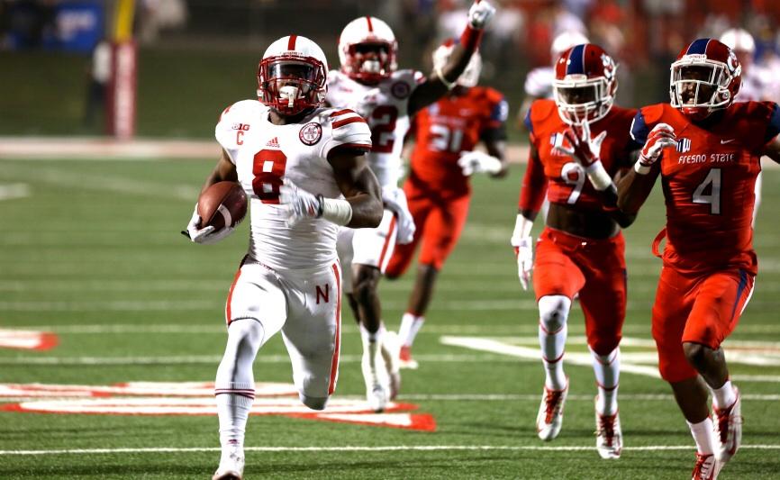Nebraska+RB+Ameer+Abdullah+dashes+past+the+Fresno+State+defense+during+the+Bulldogs+55-19+loss+to+the+Huskers+Saturday.+Photo+by+Khlarissa+Agee%2FThe+Collegian