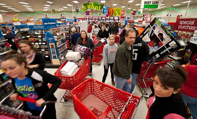 Shoppers+got+a+jump+on+Black+Friday+sales+this+year+as+some+stores+opened+late+on+Thanksgiving+night%2C++November+22%2C+2012++Here%2C+late-night+shoppers+flood+the+aisles+of+Target+Harbison+store+in+Columbia%2C+South+Carolina.+%28C+Michael+Bergen%2FThe+State%2FMCT%29