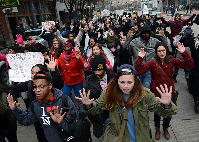 Protesters+rally+against+police+brutality+and+racism+by+marching+with+their+hands+up+along+Liberty+Avenue+on+Dec.+4%2C+2014+in+downtown+Pittsburgh.+%28Michael+Henninger%2FPittsburgh+Post-Gazette%2FTNS%29