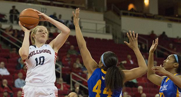 Fresno+State+forward+Alex+Sheedy+%2810%29+attempts+a+shot+against+San+Jose+State+in+the+Bulldogs+58-46+win+on+Jan.+14+at+the+Save+Mart+Center.+%28Darlene+Wendels%2FThe+Collegian%29