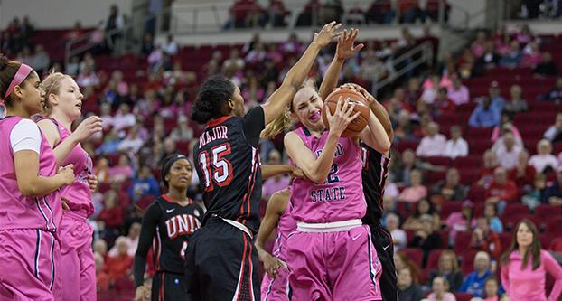 Fresno State senior guard Robin Draper pushes through coverage during Wednesdays game against the UNLV Lady Rebels. (Paul Schlesinger/The Collegian)