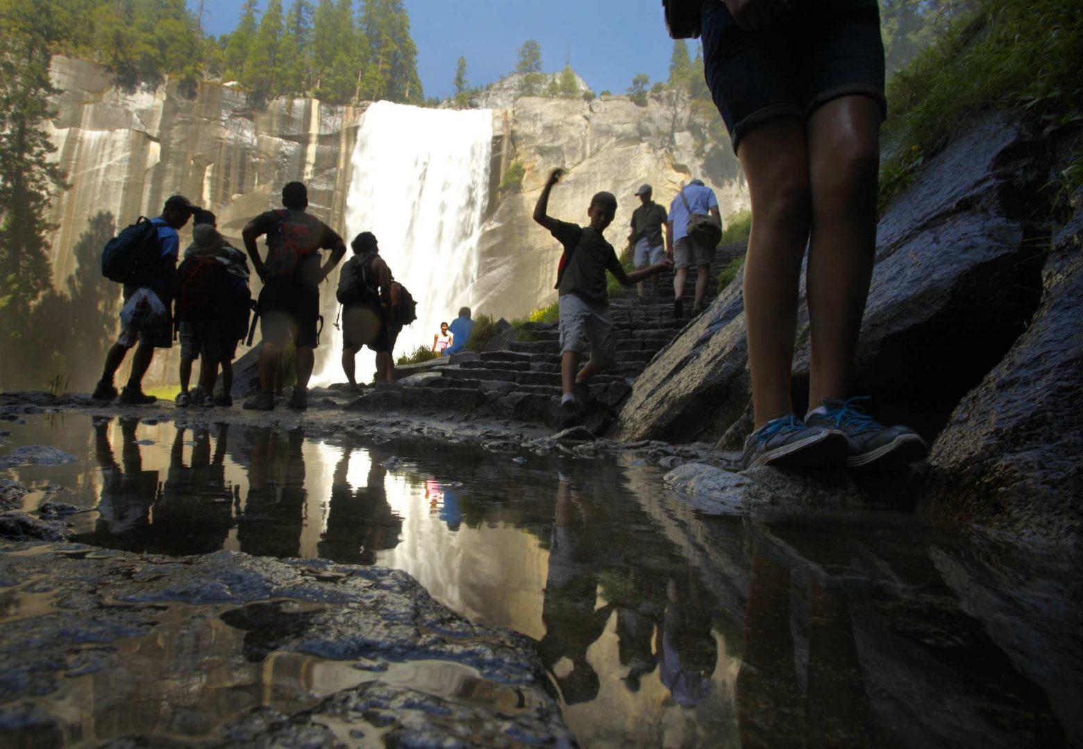 Hikers+slop+around+on+the+wet+rocks+on+the+Mist+Trail%2C+which+leads+to+Vernal+Fall+at+Yosemite+National+Park+in+California+on+August+5%2C+2011.++%28Mark+Boster%2FLos+Angeles+Times%2FMCT%29