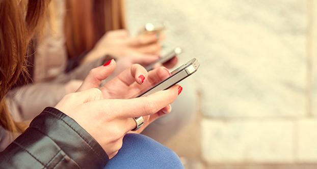 New apps allow parents to track their childrens cell phone use. (Fotolia/TNS)