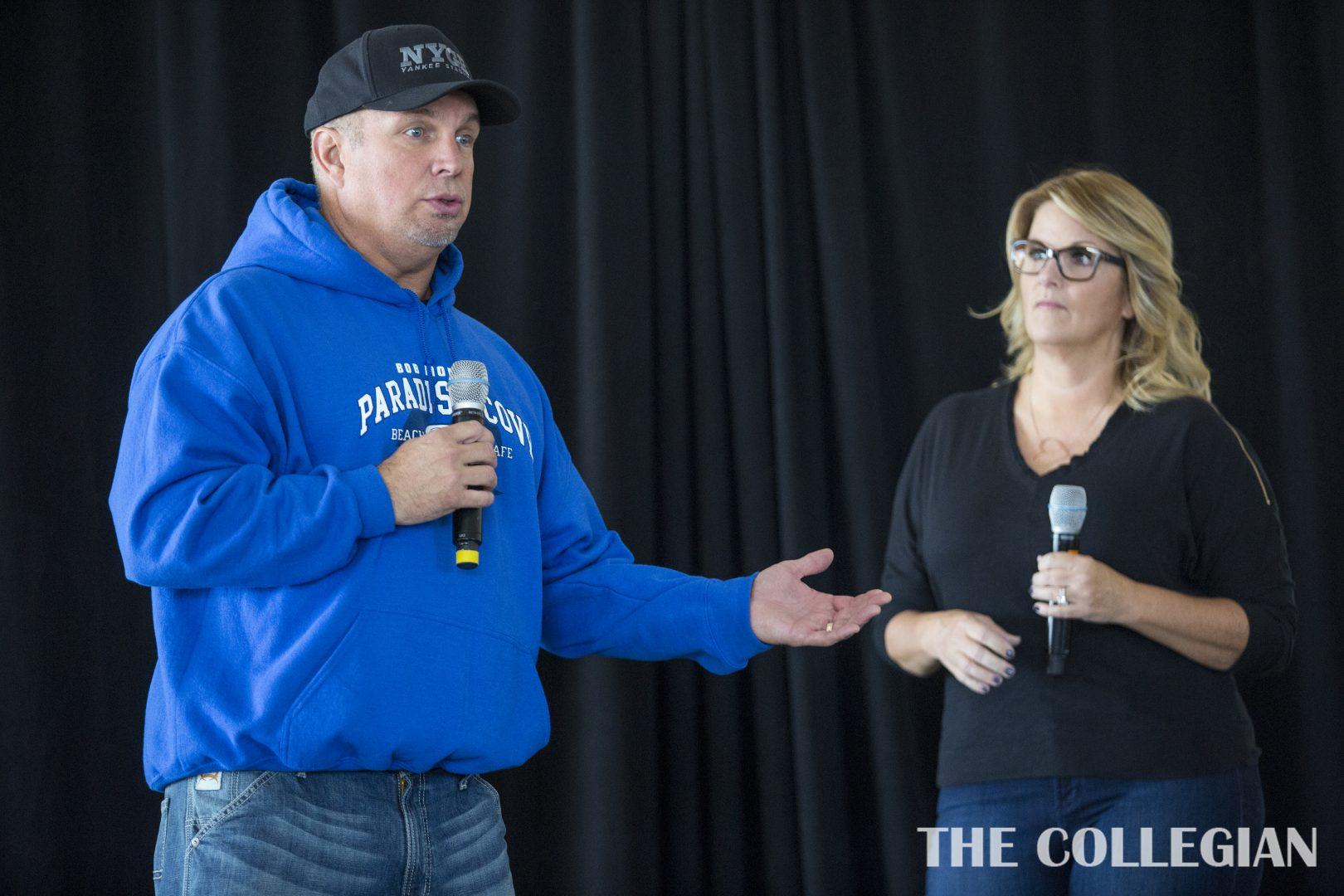 Garth+Brooks+and+Trisha+Yearwood+speak+at+a+press+conference+before+Friday+nights+show.+%28Khone+Saysamongdy%2F+The+Collegian%29