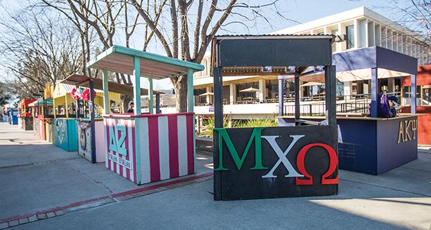 Clubs, fraternities and sorority booths at the campus mall on Feb. 14, 2017 (Khone Saysamongdy/The Collegian).   