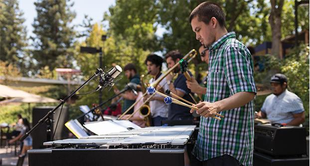 Midnight Avocados perform in the USU Pit on August 22, 2017 during Tunes at Noon. Midnight Avocados have a new single on the way and are currently working on an EP. (Alejandro Soto/The Collegian)