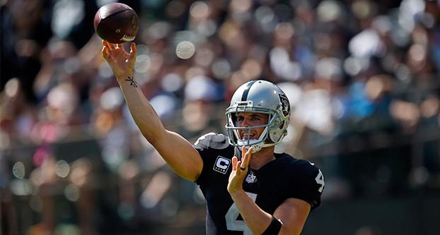 Oakland+Raiders+quarterback+Derek+Carr+%284%29+throws+a+pass+against+the+New+York+Jets+in+the+first+quarter+on+Sept.+17%2C+2017+at+the+Oakland+Coliseum+in+Oakland%2C+California.+The+Raiders+won+45-20.+%28Jose+Carlos+Fajardo%2FBay+Area+News+Group%2FTNS%29+