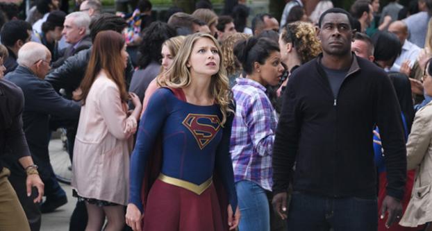 Pictured+left+to+right%3A+Melissa+Benoist+as+Kara%2FSupergirl+and+David+Harewood+as+Hank+Henshaw.+%28Bettina+Strauss%2FThe+CW%29