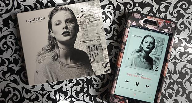 Taylor+Swift+released+her+sixth+studio+album%2C+%E2%80%98Reputation%2C%E2%80%99+on+Nov.+10%2C+2017.+Her+fifth+album%2C+%E2%80%981989%2C%E2%80%99+was+released+in+October+2014.+%28Selina+Falcon%2FThe+Collegian%29