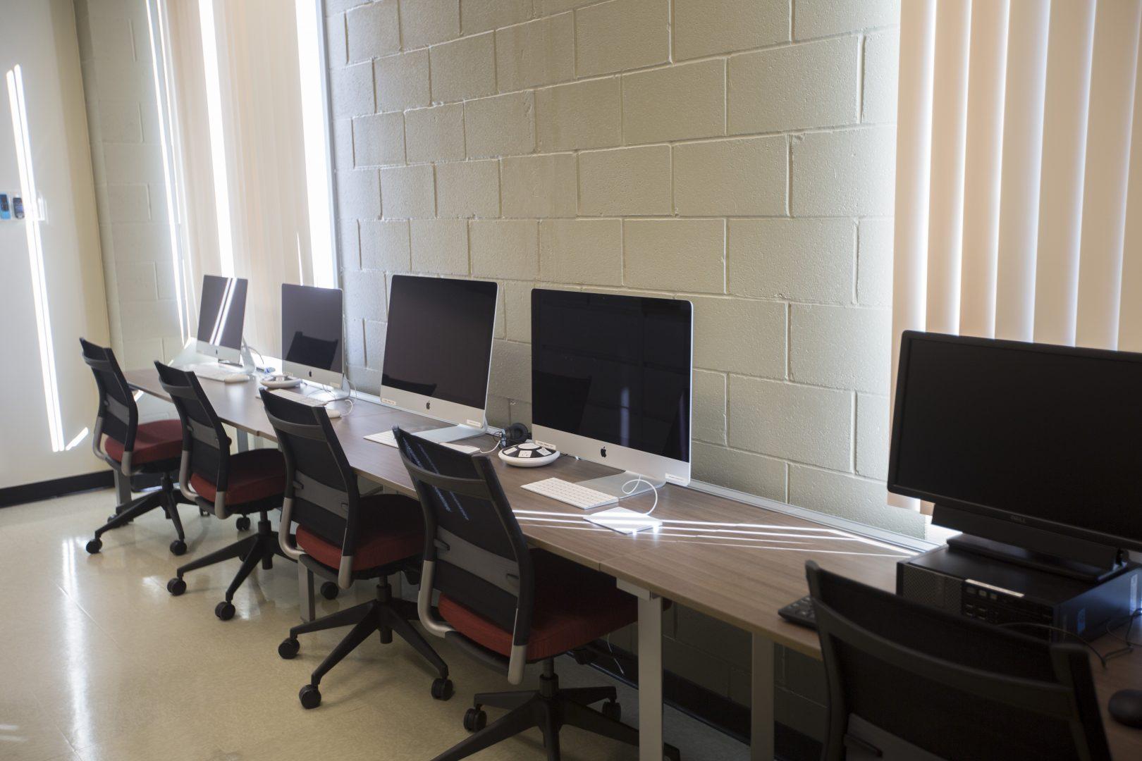 New computers and furniture were put into the criminology lab located in the Science II Building on Dec. 4, 2017. The lab was recently installed in what used to be criminology professors’ offices. (Daniel Avalos/The Collegian)