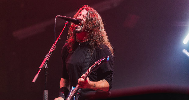 Foo Fighters’ lead singer and former Nirvana drummer Dave Grohl gives an electrifying performance Friday, Dec. 1, 2017, at the Save Mart Center. (Alejandro Soto/The Collegian)