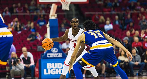 Senior guard Jahmel Taylor with the ball against California State University, Bakersfield on Dec. 5, 2017 at the Save Mart Center. The Bulldogs won 70-55. (Alejandro Soto/The Collegian) 