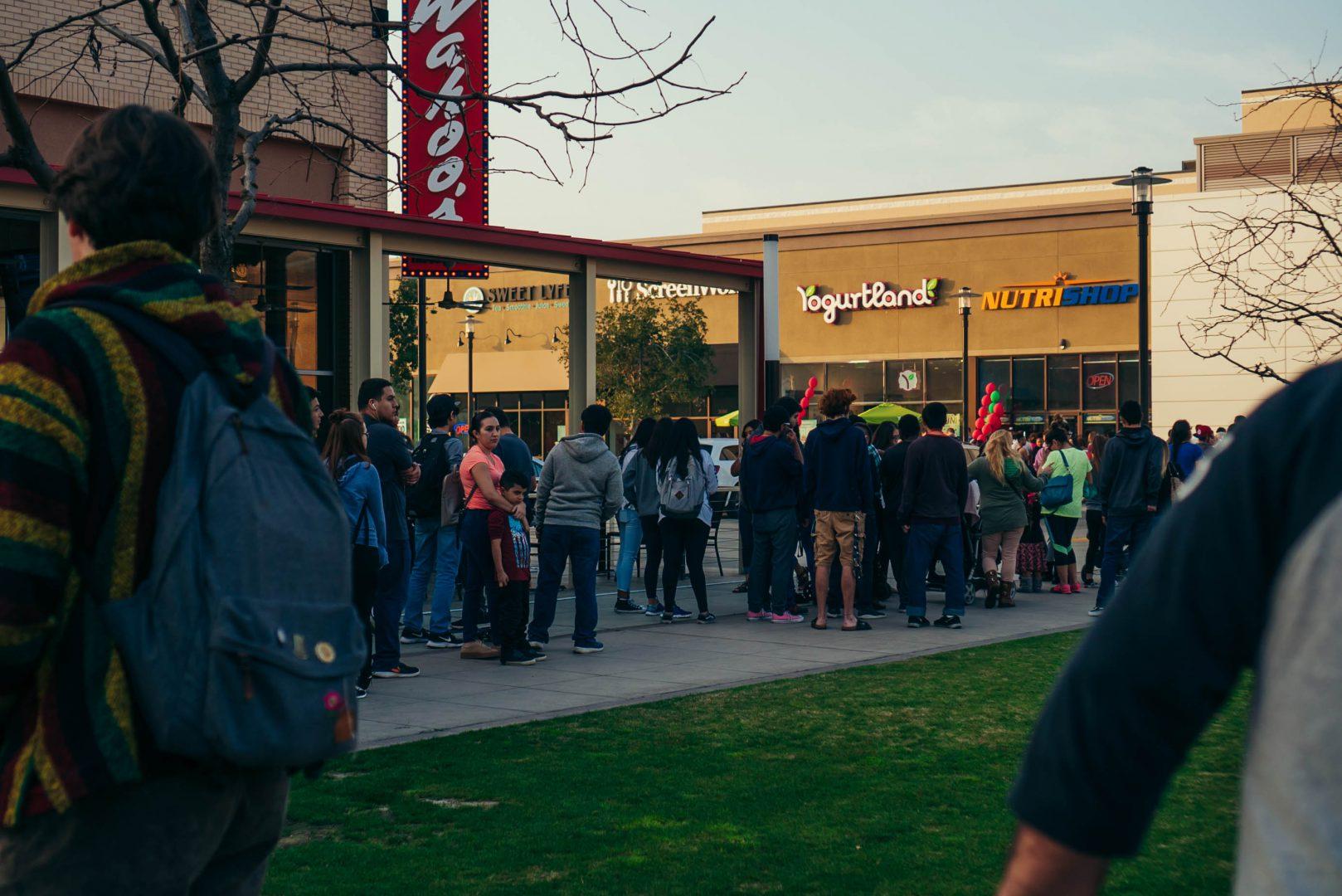 1.%09Students+and+locals+line+up+around+Campus+Point+for+Yogurtland%E2%80%99s+Yogurt+Giveaway+on+Tuesday+afternoon+Feb.+6.+%28Aly+Honore%2FThe+Collegian%29