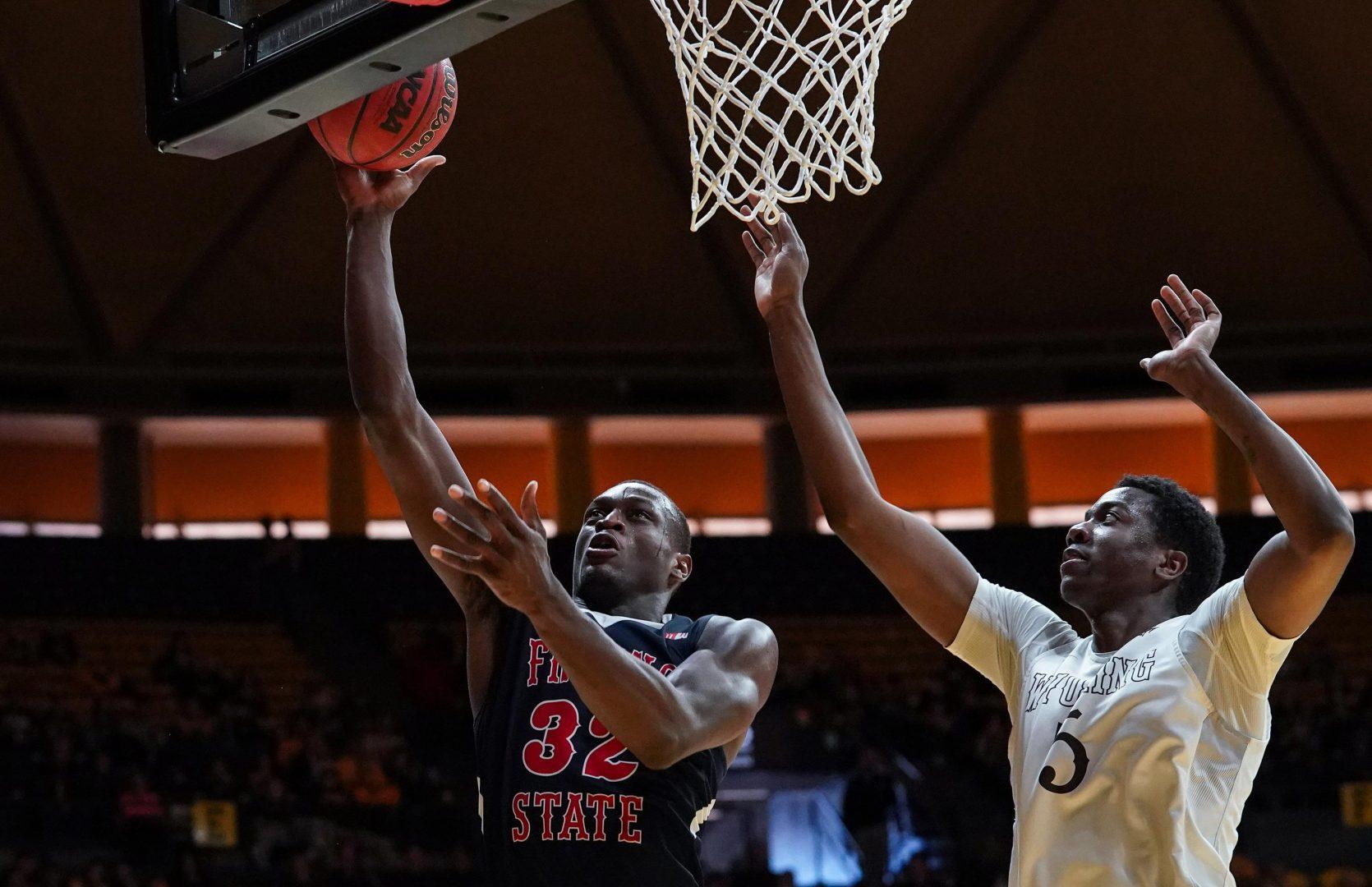 Fresno State forward Nate Grimes attempts a layup over Wyoming’s Alan Herndon on February 3, 2018 at the Arena-Auditorium. The ‘Dogs won 80-62. (Fresno State Athletics)