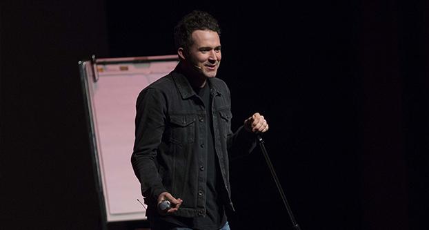 Former ‘Cupcake Wars’ host and magician/comedian Justin Willman performs his magic/comedy show in the Satellite Student Union on March 1, 2018. (Benjamin Cruz/The Collegian)