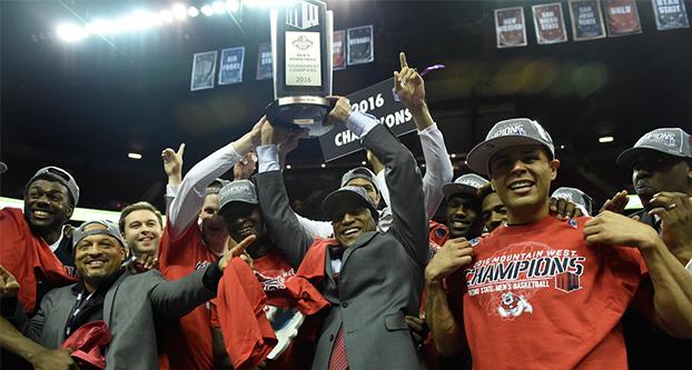 Former Fresno State head coach Rodney Terry and the 2016 men’s basketball team after winning the Mountain West Championship. (Fresno State Athletics) 