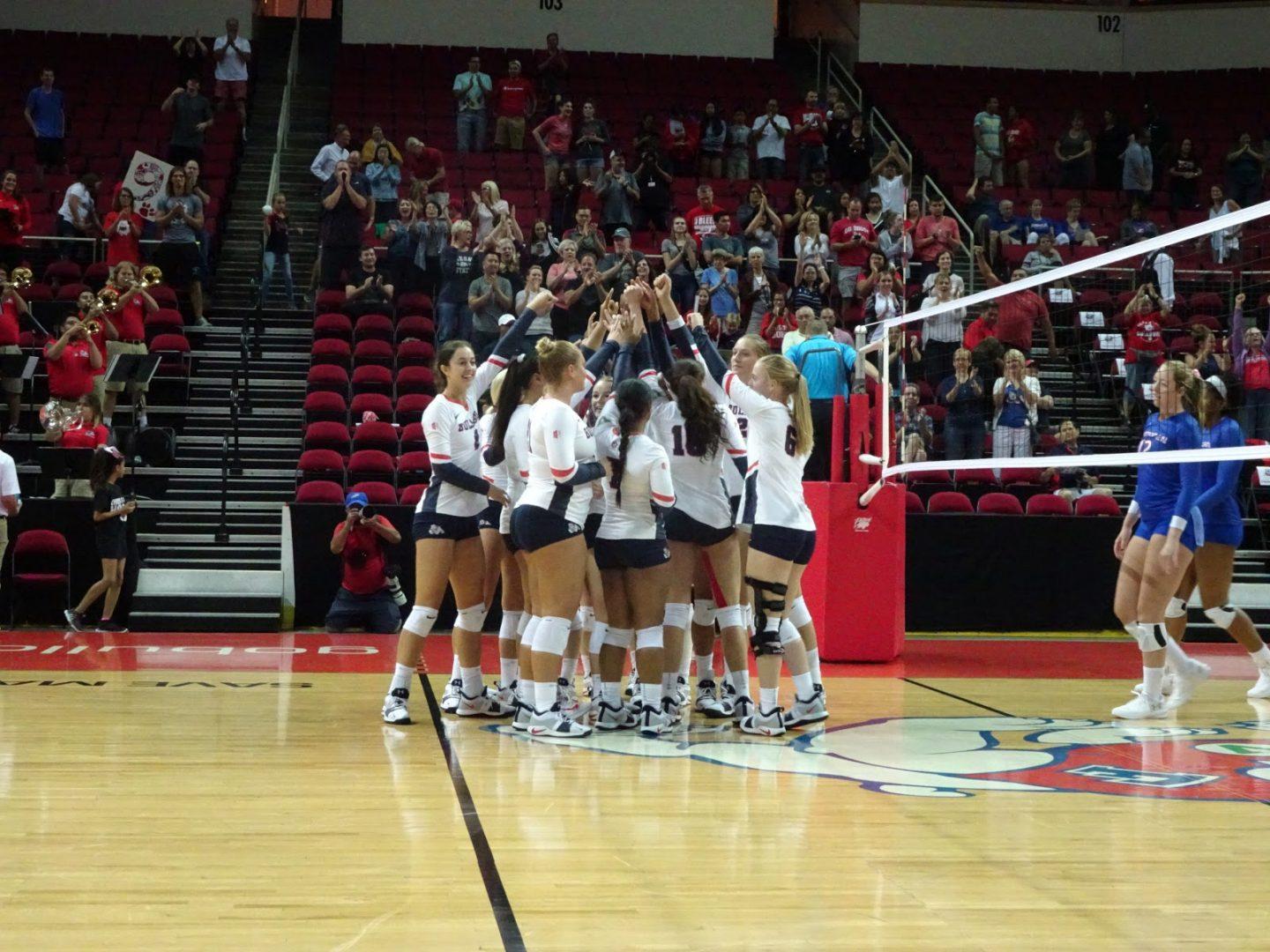 The+Fresno+State+volleyball+team+celebrates+a+3-2+sets+win+against+American+University+in+the+Fresno+State+Invitational+at+the+SaveMart+Center.+Jorge+Rodriguez%2C+Aug.+31%2C+2018.%0A