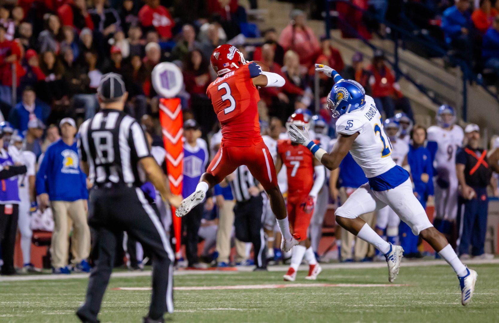 Fresno State senior wide receiver Keesean Johnson catches a pass in the Bulldogs’ 31-13 victory over San Jose State on Nov. 24, 2018(Jose Romo/ The Collegian)