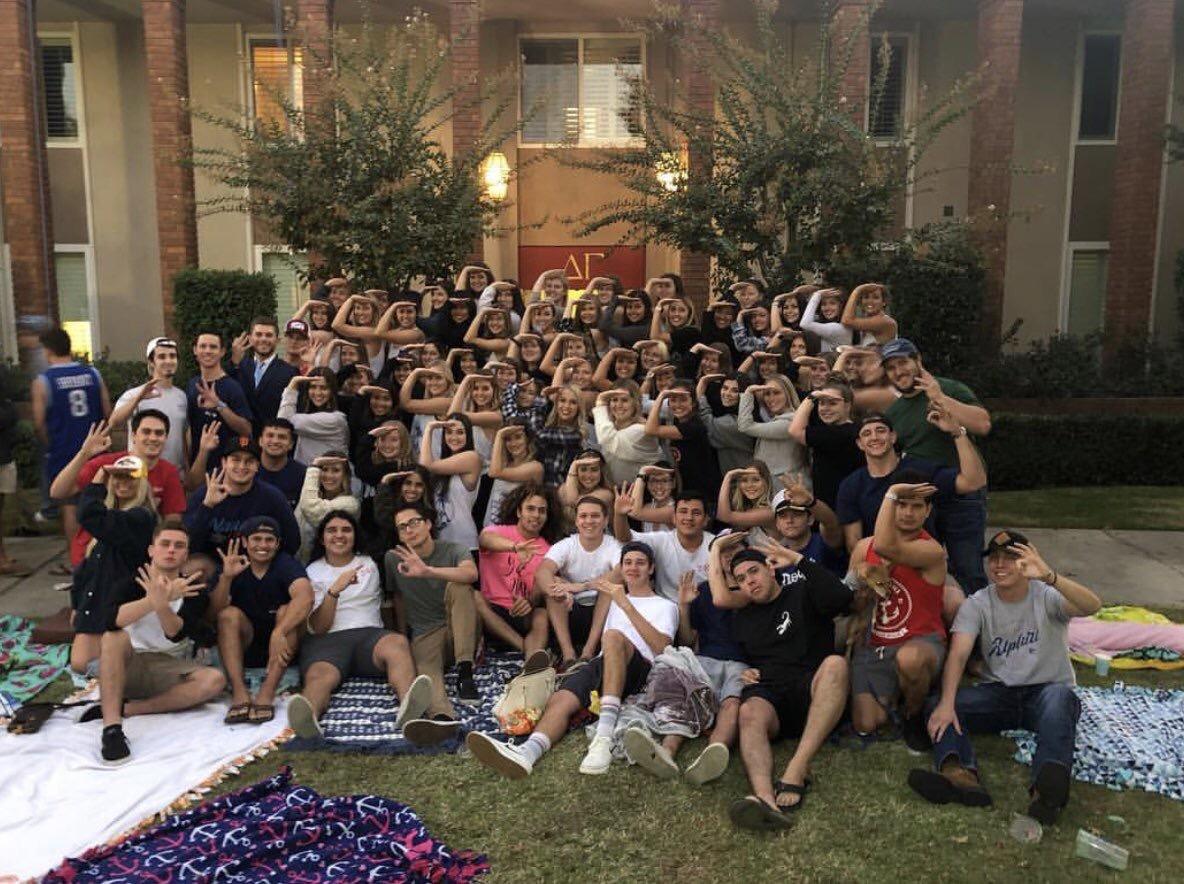 Sig Eps and Delta Gammas gather together after the fraternity placed first in the sorority’s fall 2018 philanthropy, Anchor Splash. (Courtesy Fresno State Sigma Phi Epsilon)