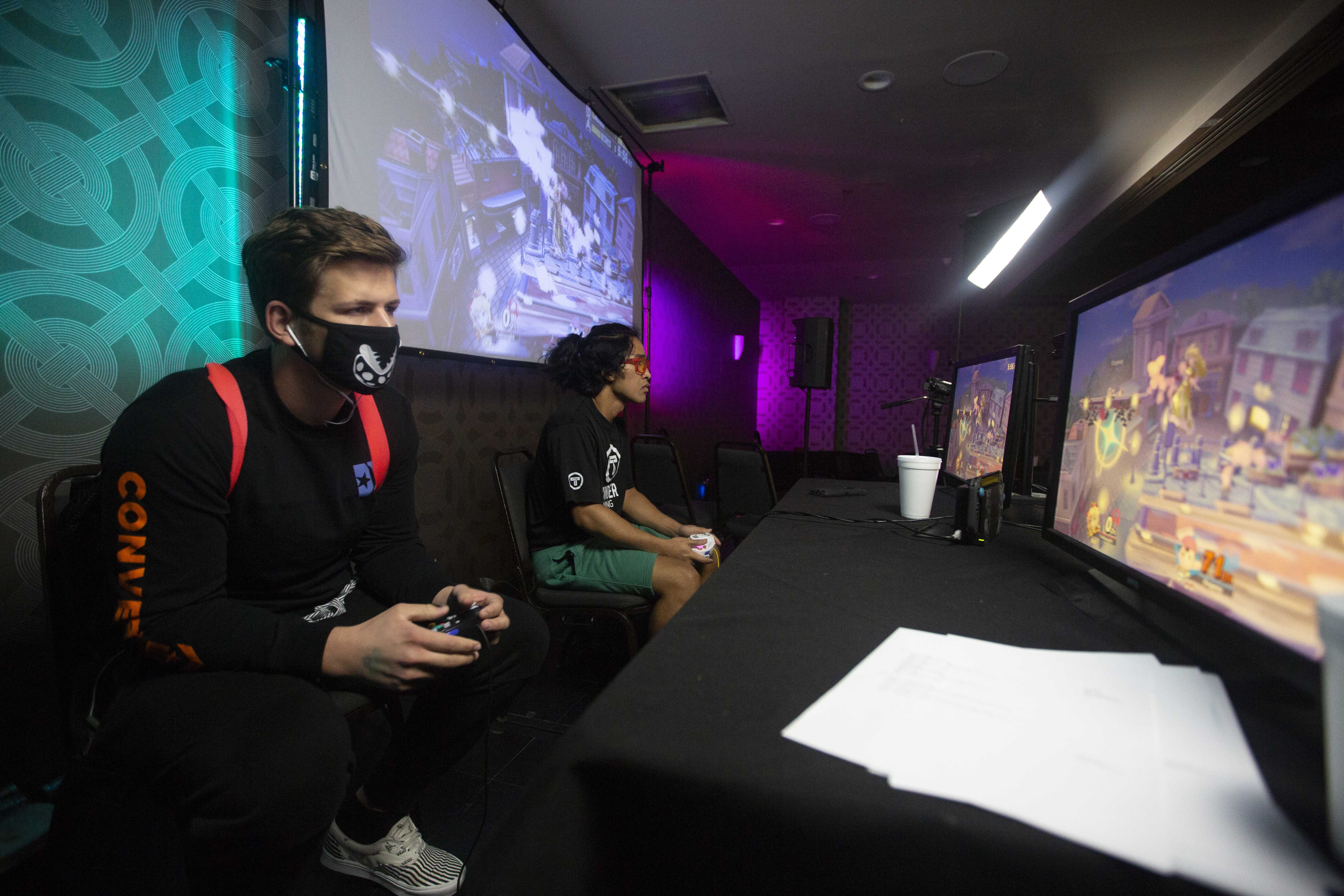 From left to right: Spencer Garner and Antony Hoo compete in the last one-on-one match during the Super Smash Fest tournament at the Radisson Hotel on Saturday, Sept. 28, 2019. (Larry Valenzuela/The Collegian)