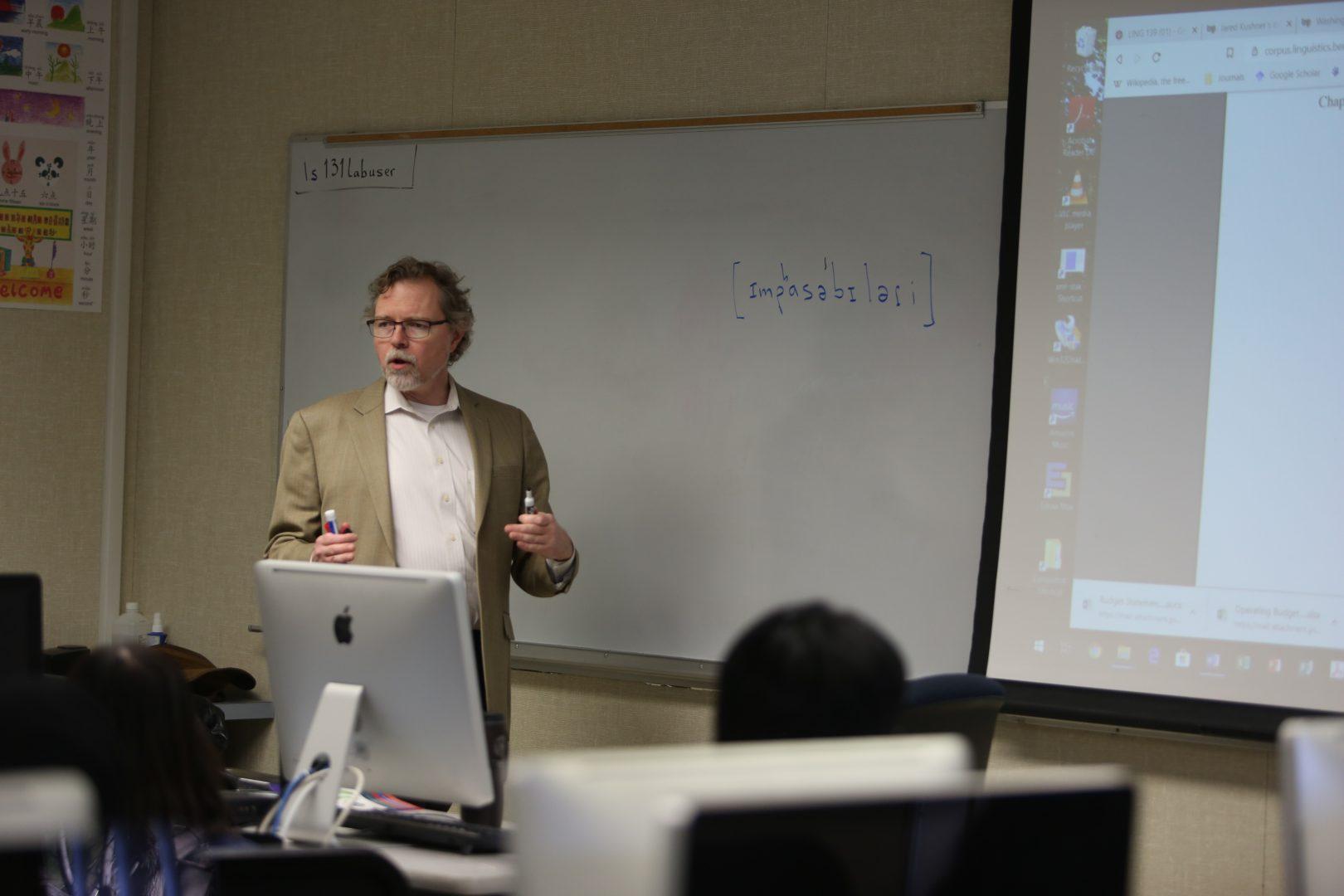 Linguistics professor Sean Fulop teaches his class at the lab school at Fresno State on Monday, Feb.3, 2020.(Larry Valenzuela/The Collegian)