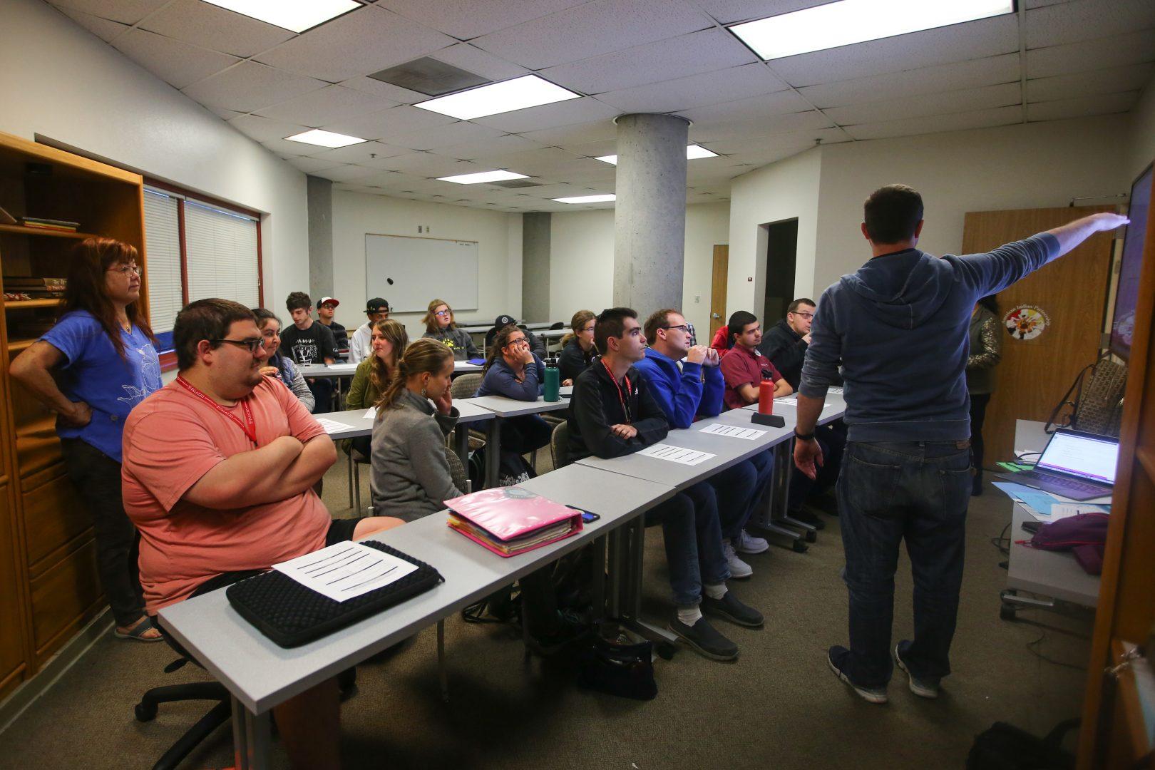 Wave finder students at the Career Development Wave Finder Workshop at Kremen Building on Tuesday, March. 3, 2020.(Armando Carreno/The Collegian)