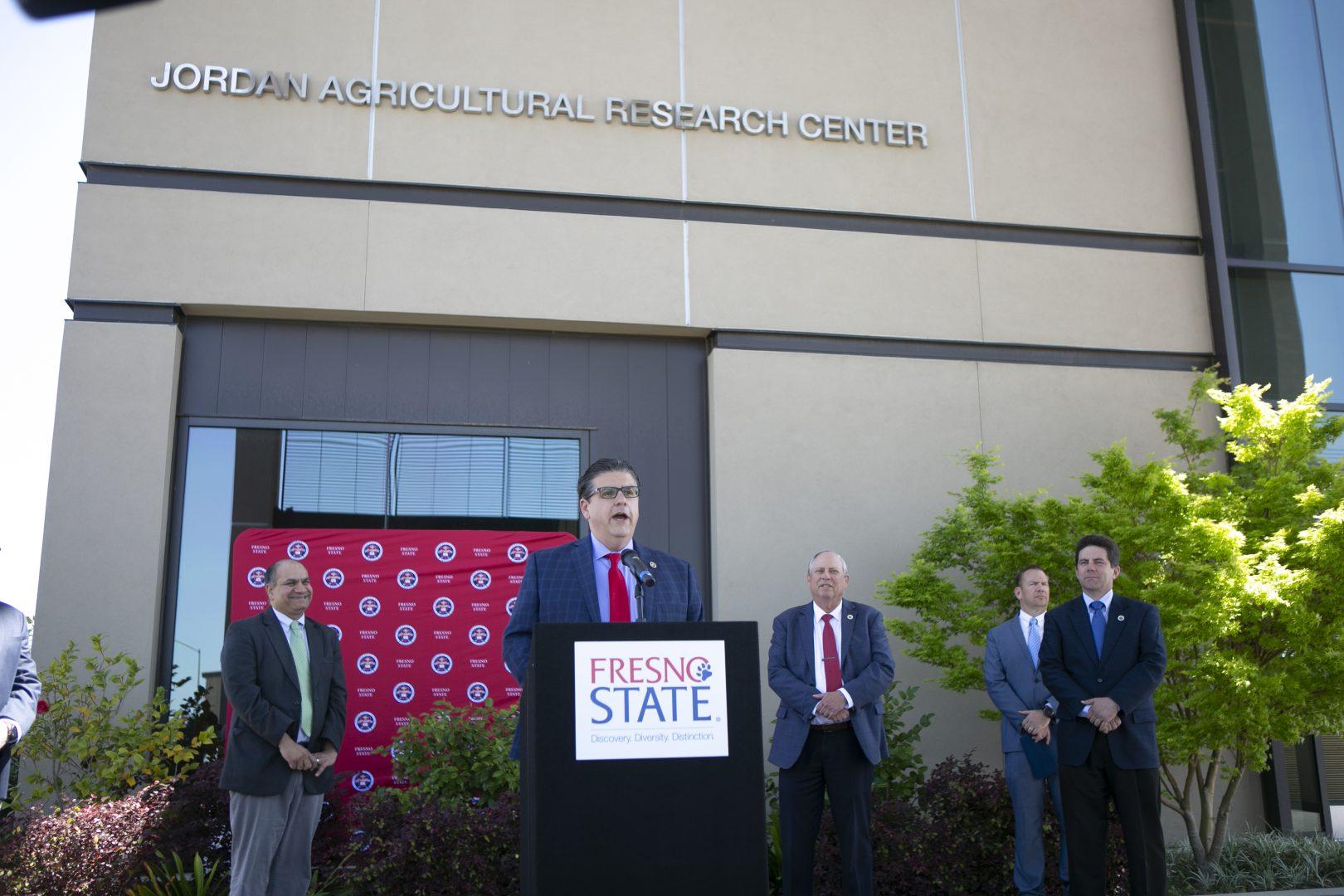 Fresno+State+President+Dr.+Joseph+I.+Castro+announces+the+new+temporary+COVID-19+public+lab+as+part+of+a+partnership+with+Fresno+county+in+front+of+the+Jordan+Agricultural+Research+Center+on+Tuesday%2C+April+14%2C+2020.+%28Larry+Valenzuela%2F+The+Collegian%29
