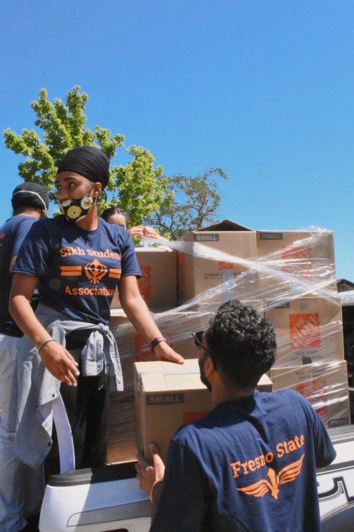 Members of the Fresno State Sikh Student Association unload boxes of food at the Sikh Center of the Pacific Coast in Selma, Calif. (Credit Fresno State SSA)
