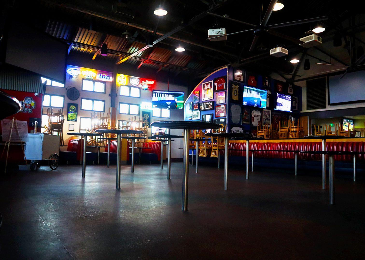 Dog House Grill sits vacant of indoor dining patrons due to the COVID-19 pandemic. (Kameron Thorn/The Collegian)