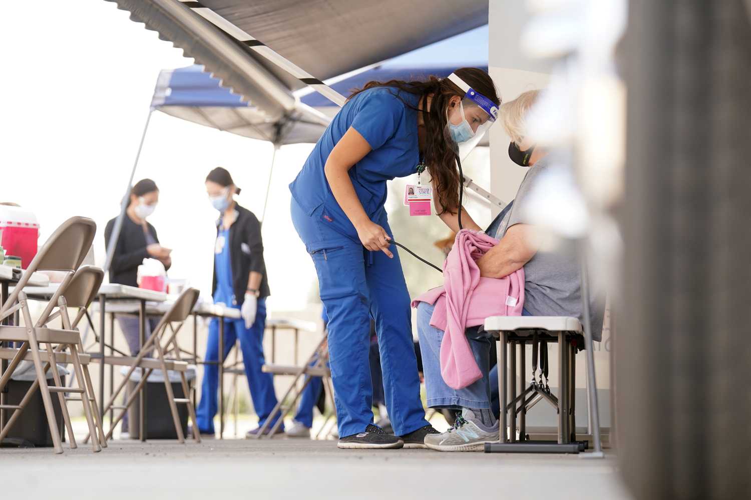 Fresno State nursing students administer COVID-19 vaccines and conduct health screenings with the Mobile Health Unit. (Cary Edmondson/Fresno State)