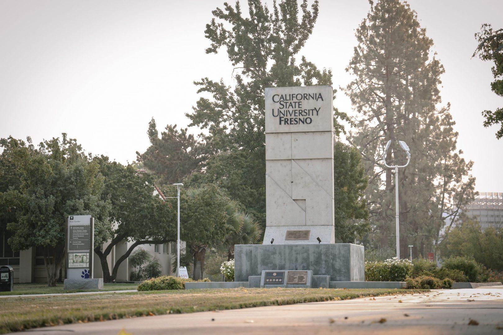 The Fresno State sign located across the Thomas Administration Building. (Vendila Yang/The Collegian)