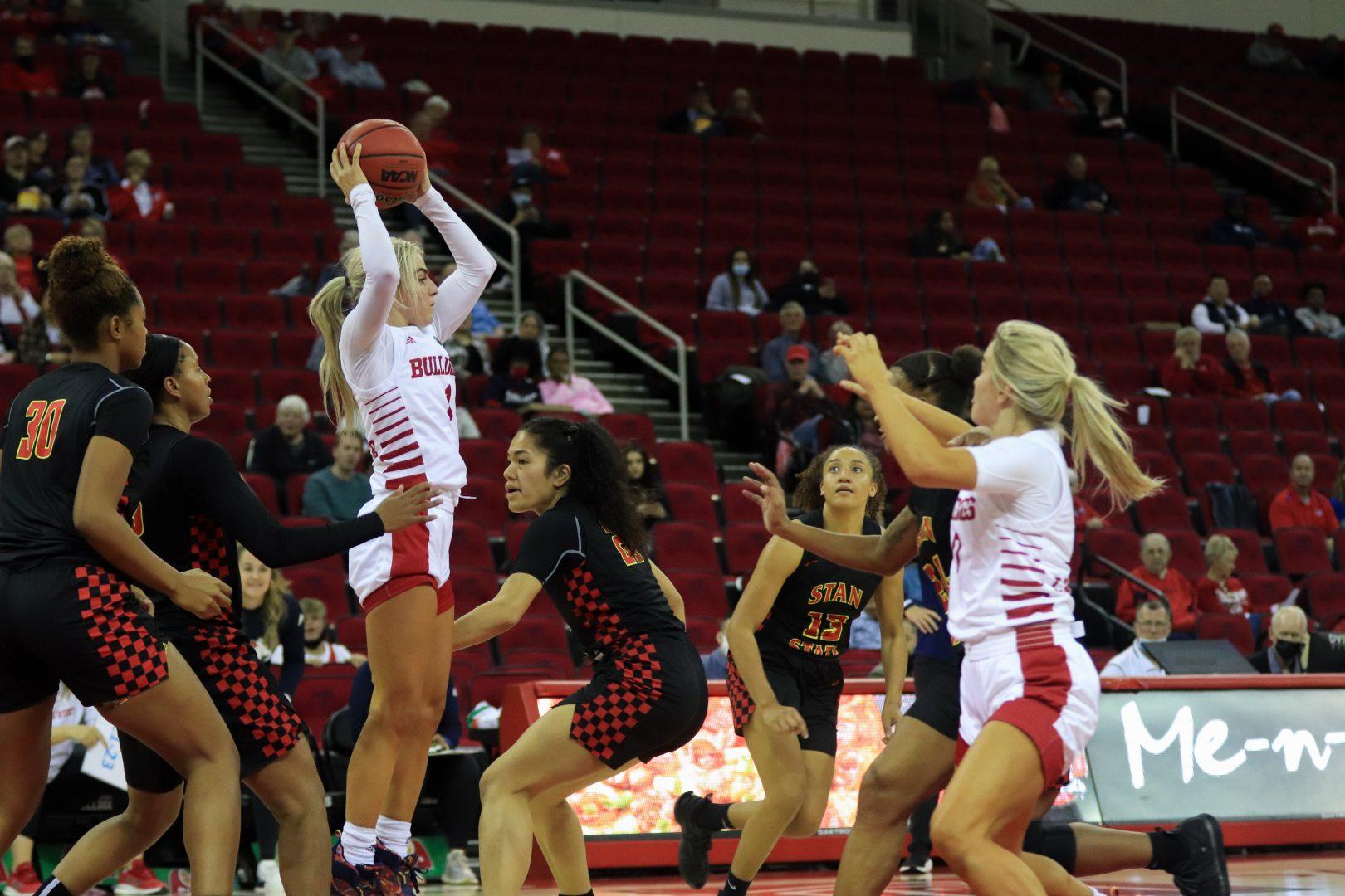 Fresno+State+guards+Hanna+and+Haley+Cavinder+fight+through+double-team+against+Stanislaus+State+on+Wednesday%2C+Nov.+17%2C+2021+at+the+Save+Mart+Center.+%28Melina+Kazanjian%2FThe+Collegian%29