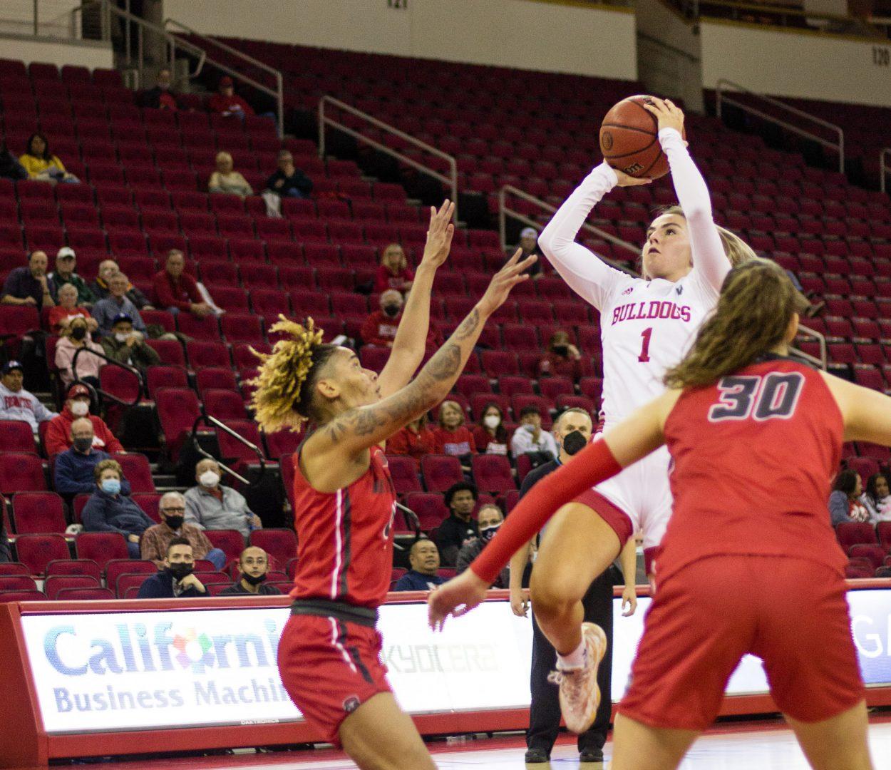 Haley Cavinder shoots the ball in the game against New Mexico on Feb. 23, 2022. (Julia Espinoza/ The Collegian)