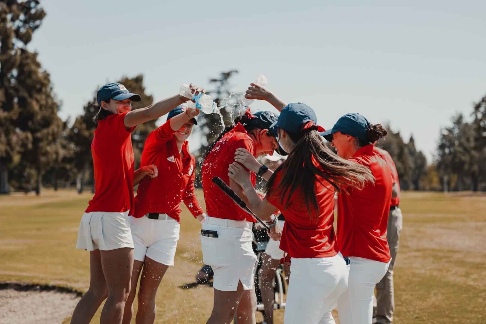 Fresno State womens golf team celebrates Jessica Hall winning individual
champion at the 2022 Fresno State Classic Tournament. (Kayla Barber/ Fresno State Athletics)