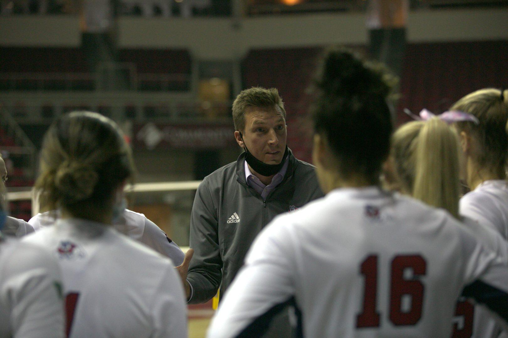 Former Fresno State volleyball head coach Jonathan Winder speaks with the team in their match against Wyoming on Oct. 2, 2021. (Adam Ricardo Solis/The Collegian)