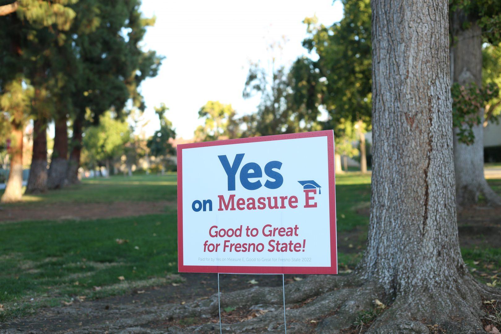 A “Yes on Measure E” yard sign on the Fresno State campus. (Manuel Hernandez/The Collegian)