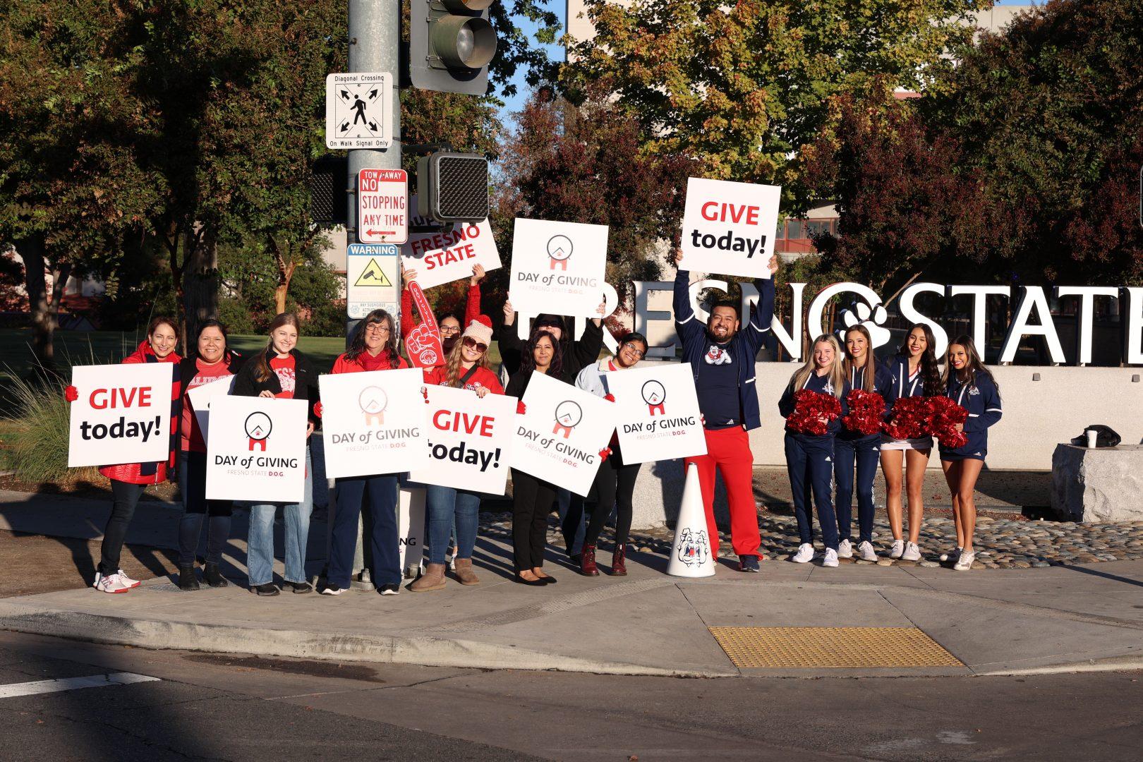 Community members joined together for the Day of Giving rally on Shaw and Maple avenues. (Marcos Acosta/The Collegian)
