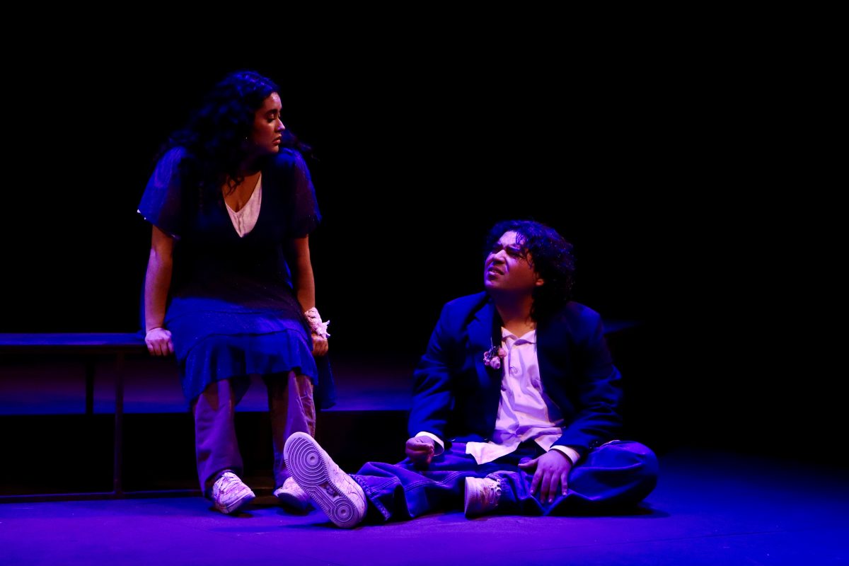 Paulina+D.+Mar%C3%ADn+Contreras+%28left%29+portrays+the+role+of+G+and+Chris+Ortiz-Belcher+%28rights%29+portrays+the+role+of+B.