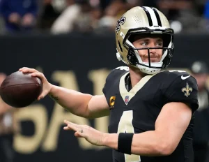 Derek Carr (4) warms up before the New Orleans Saints 35-14 victory over the Cleveland Browns on Sunday, Nov. 18, 2024. 