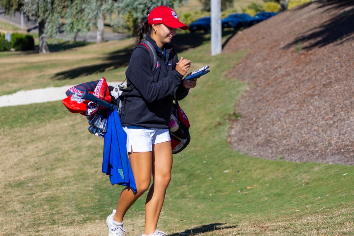 Junior Amelia Garibaldi writes her score down as she walks to the next tee box at Fort Washington Golf and Country Club during the Fresno State Classic on March 2.